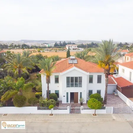 Artemis וילה לרנקה