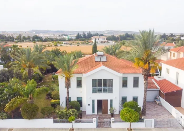 Artemis Βίλα Λάρνακα